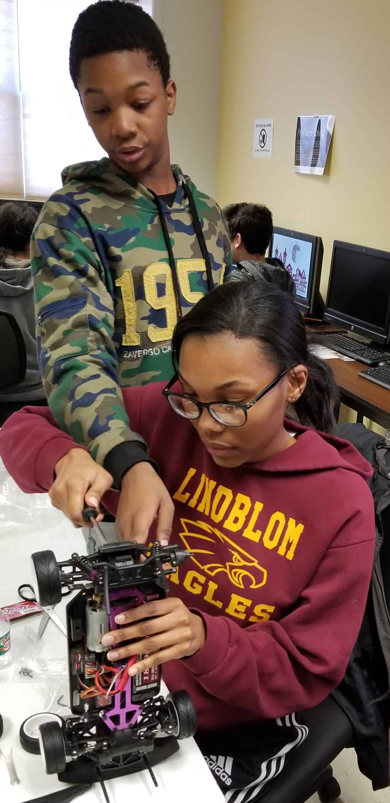 girl building car